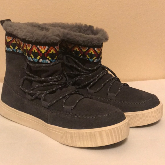 toms water resistant shoes